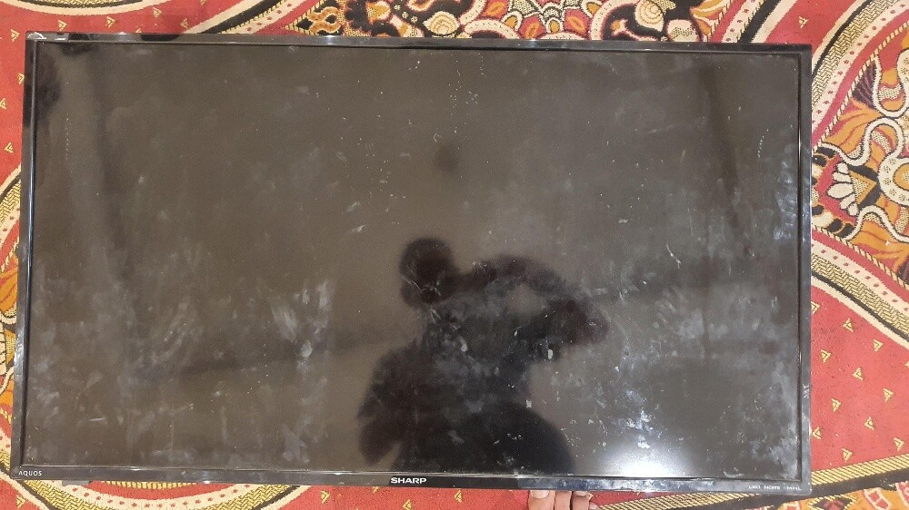 sharp TV 40" - 2