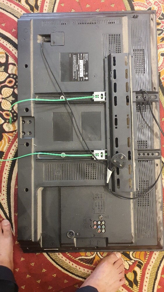 sharp TV 40" - 1