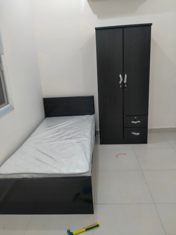 Wooden bed frame & mattress - 4