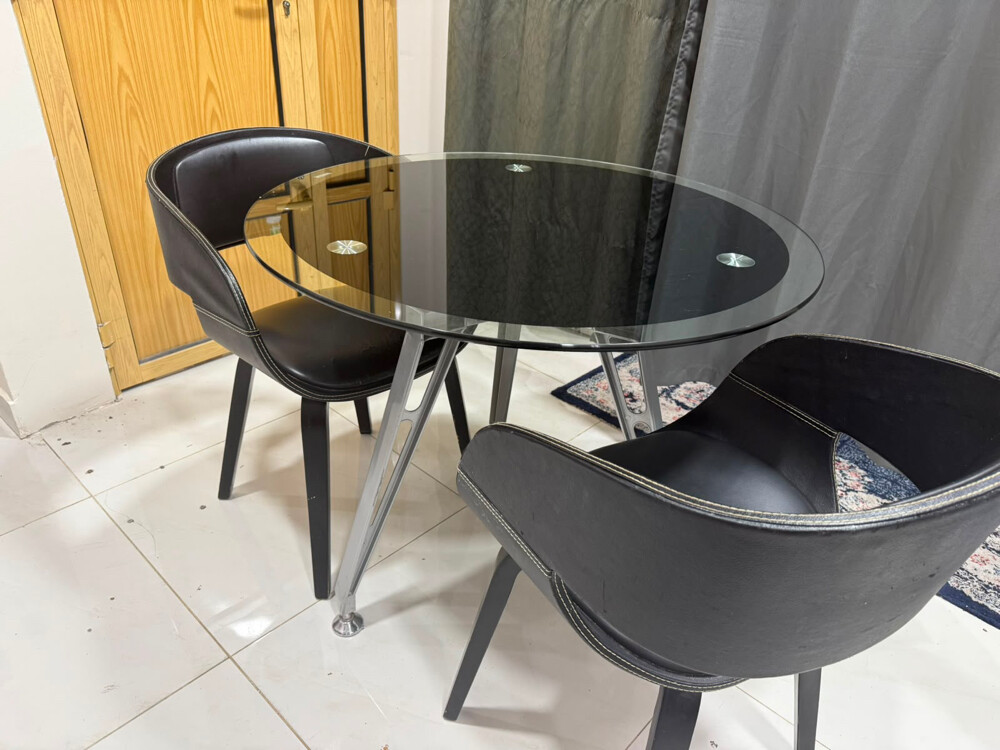 Dining table - 4