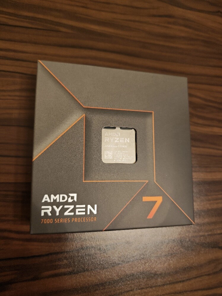 Amd ryzen 7 - 7700x like new - 1