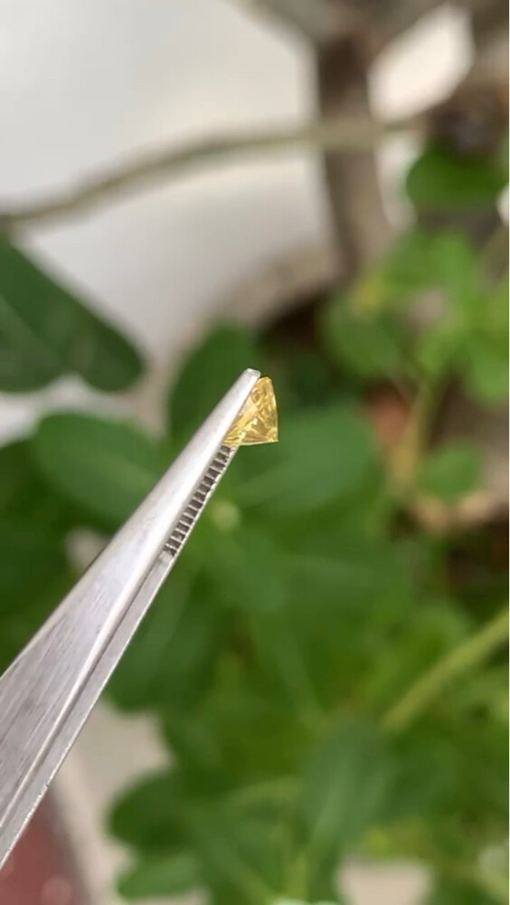 Sri Lankan certified yellow sappire - 4