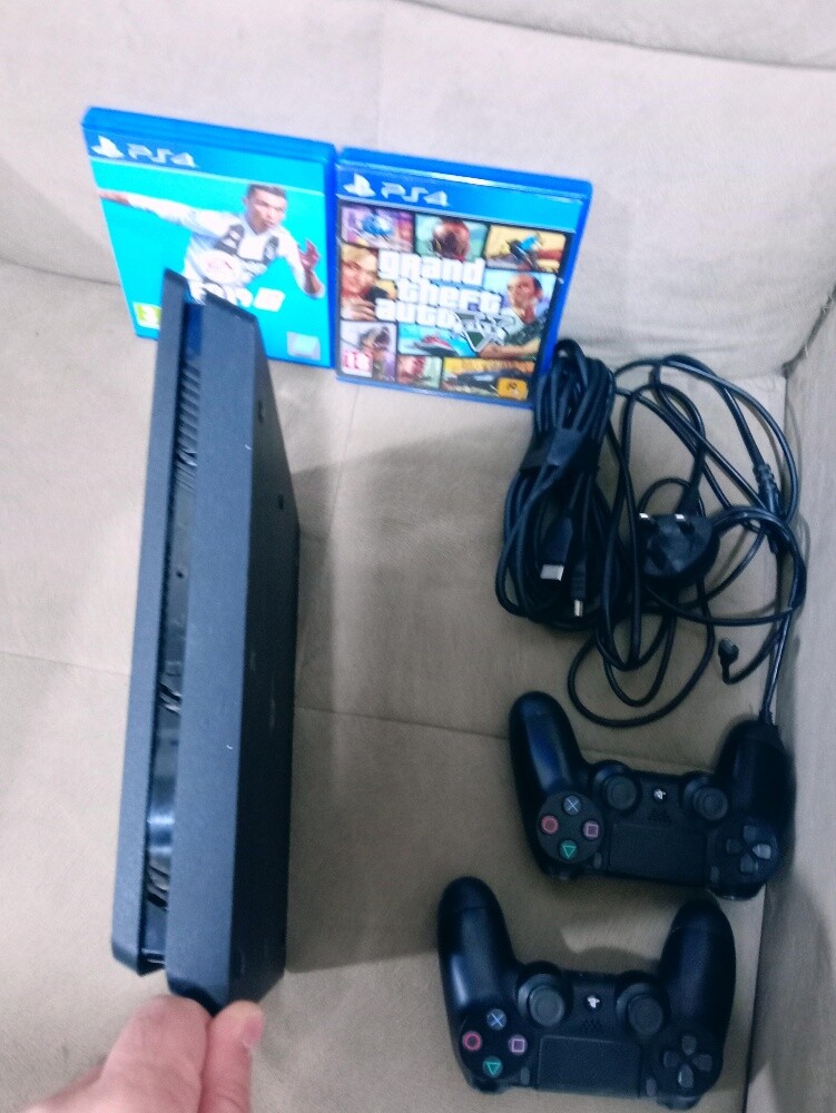 Ps4 Slim with 2 original control - 3