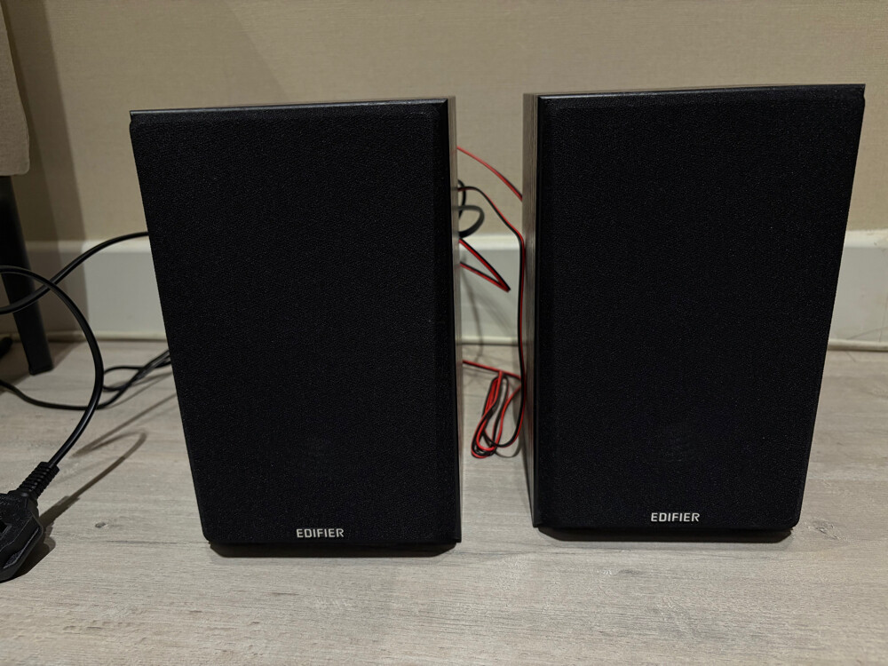 Edifier speaker used short time only - 3