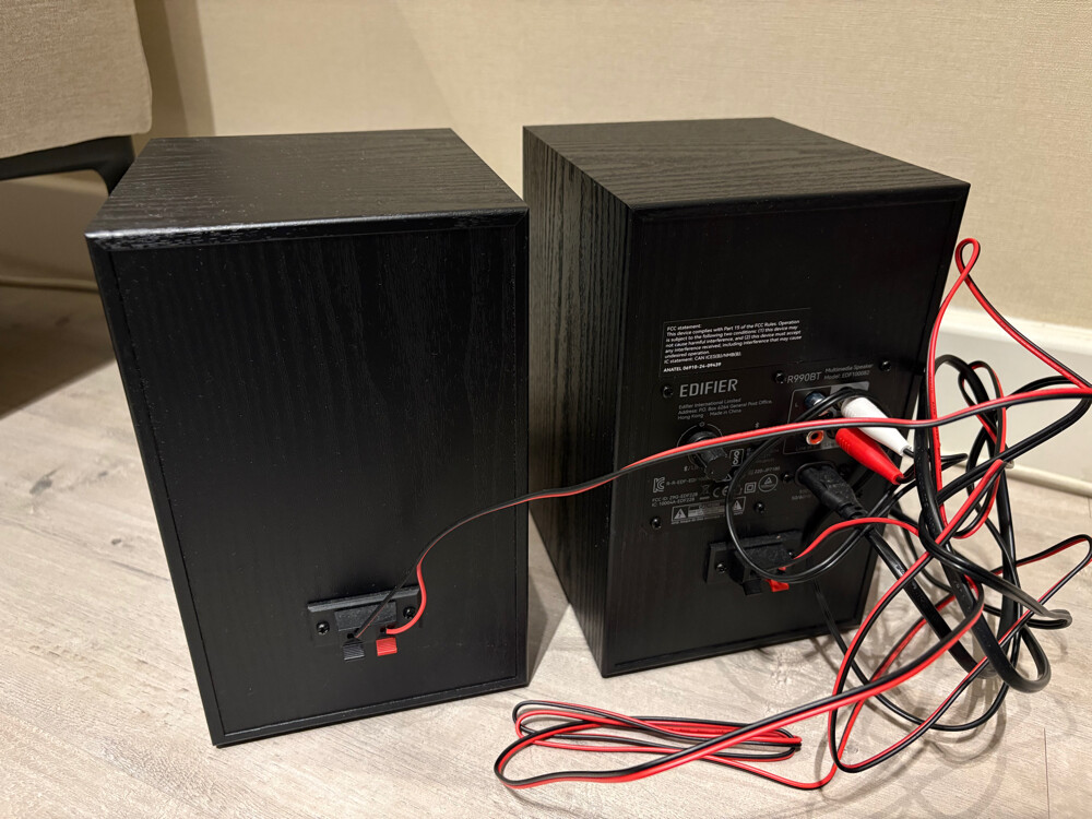 Edifier speaker used short time only - 1