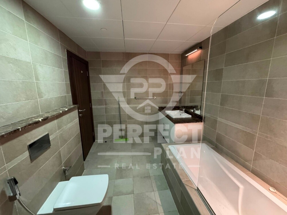 Semi furnished apartmentThe Pearl - 4