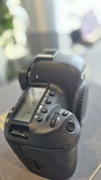 Canon 5D Mark 4 + 50mm 1.2 + 24-105 - 1