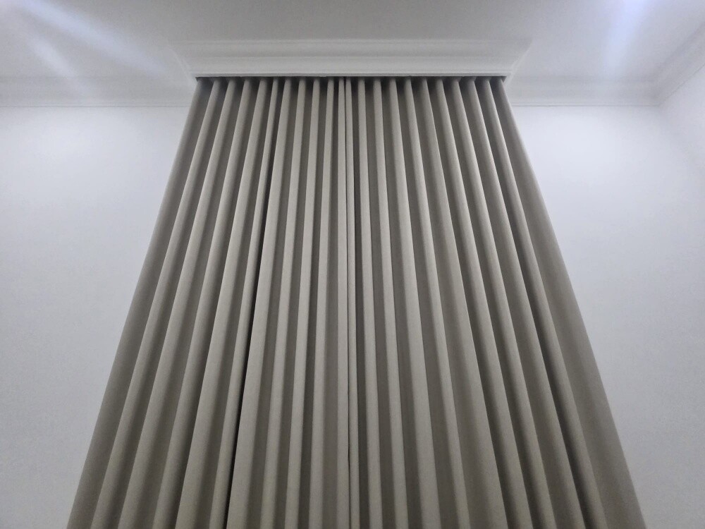 Sofa's and curtains - 16
