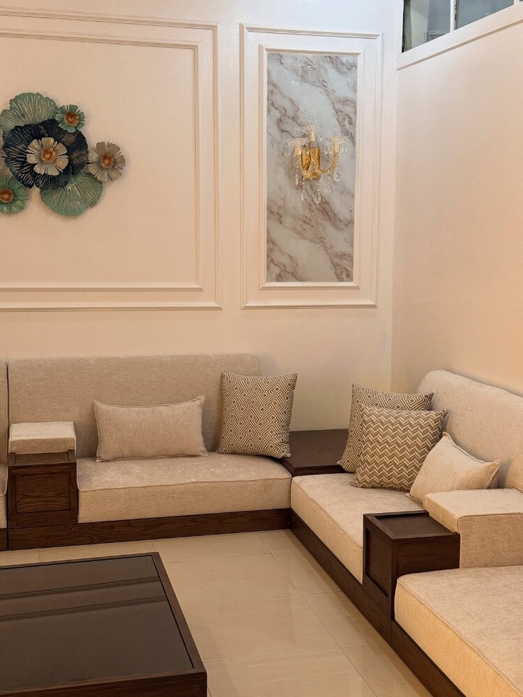 Sofa's and curtains - 8