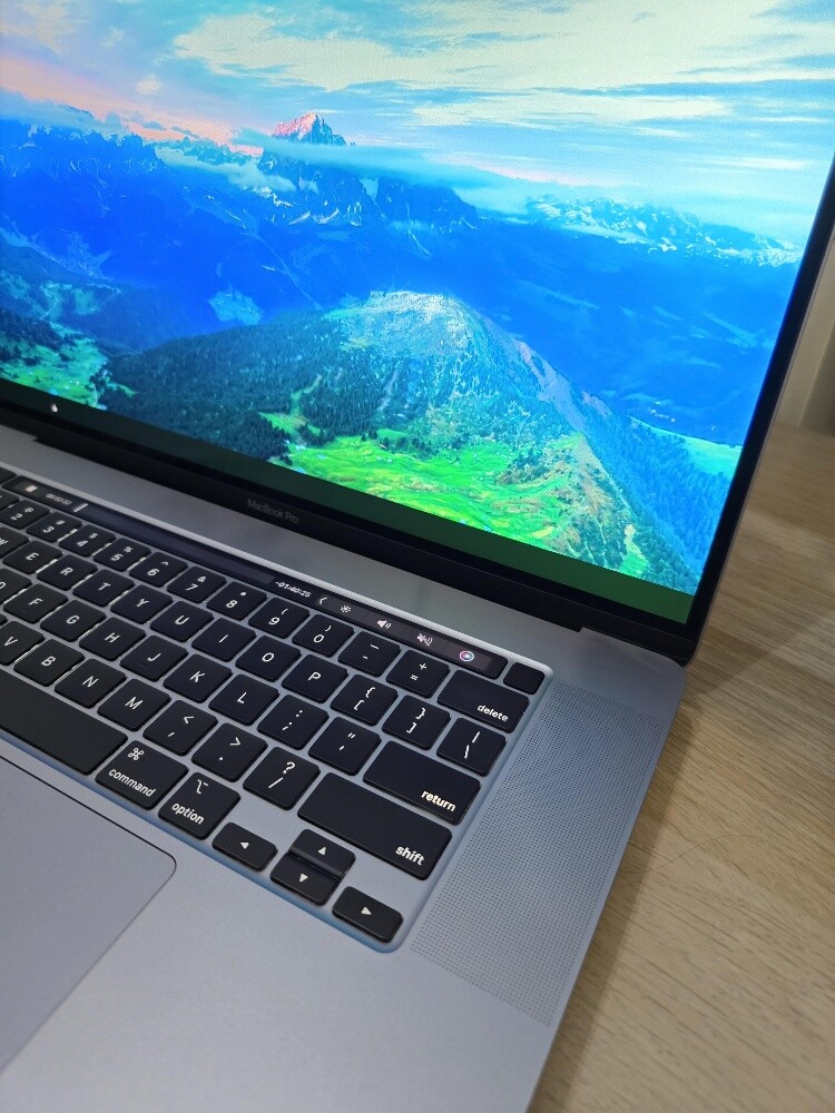 64/512Gb 16" Macbook Pro i9 2019 - 5