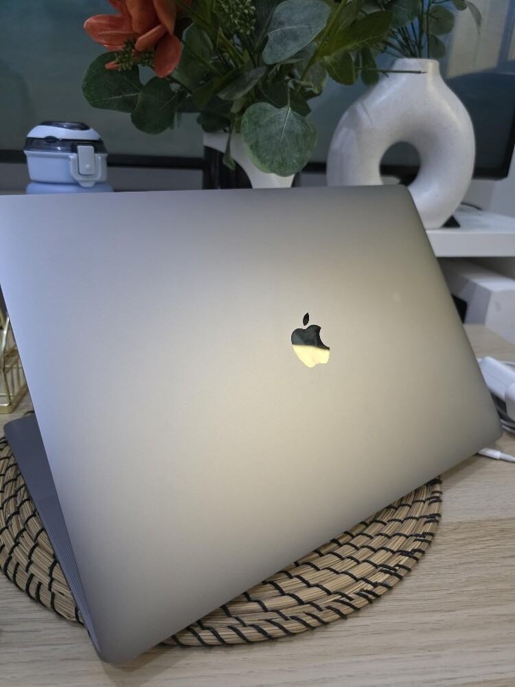 64/512Gb 16" Macbook Pro i9 2019 - 3
