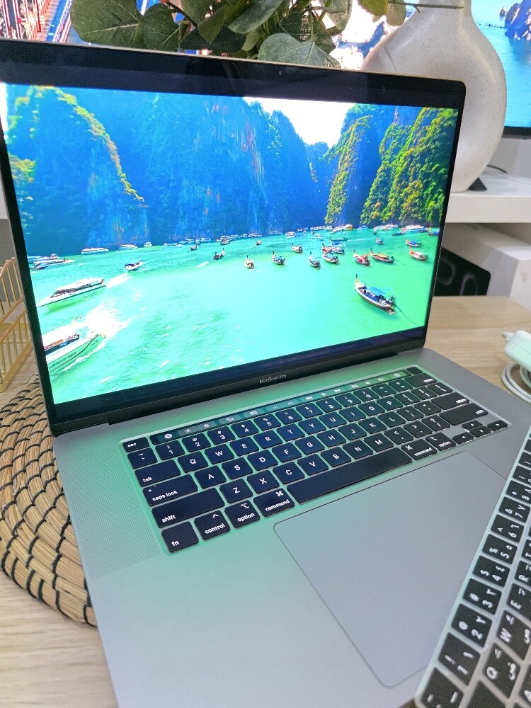 64/512Gb 16" Macbook Pro i9 2019 - 4