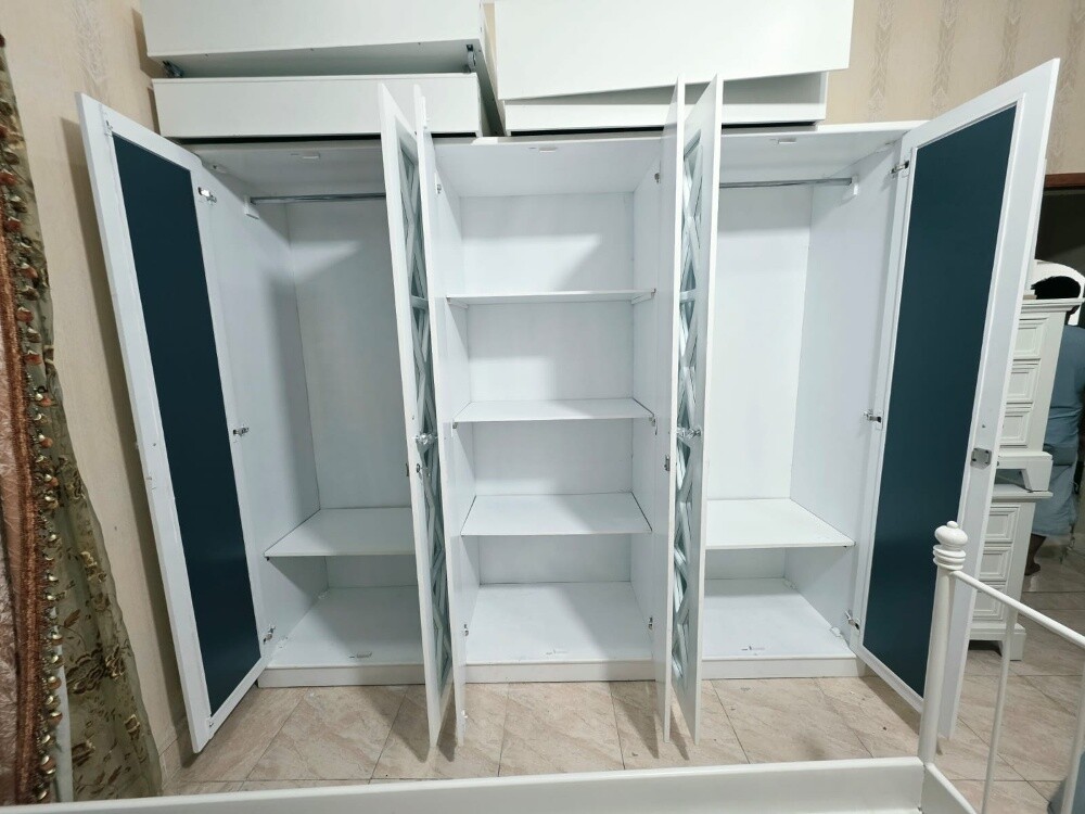 6 Door cabinet - 4