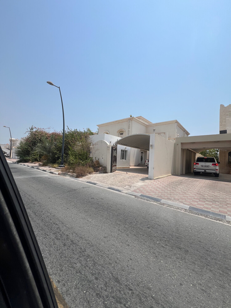للبيع فيلابدفنة عل شارع رئيسي - 4
