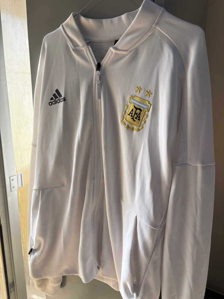 jersey and T-shirt all is original - 10
