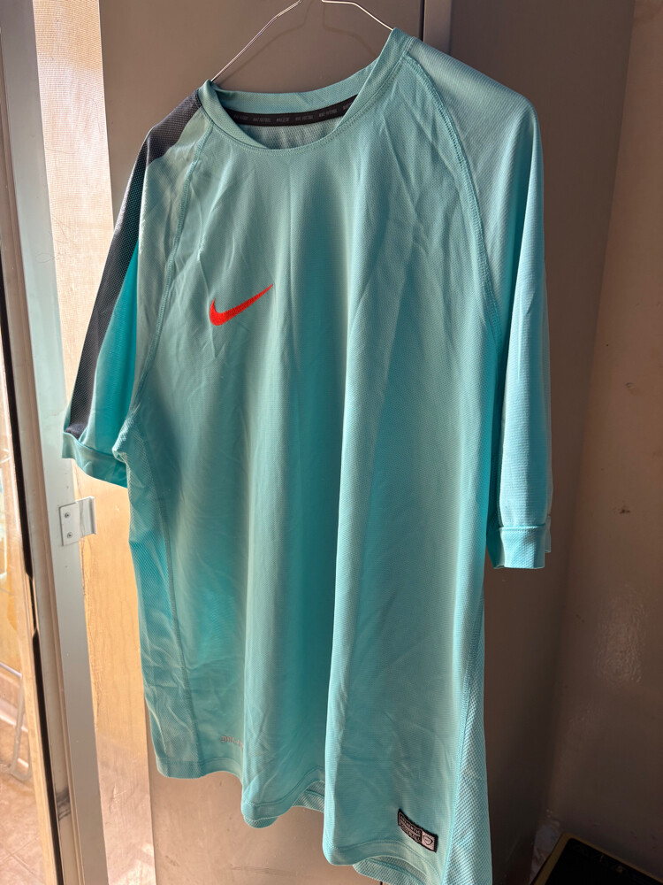 jersey and T-shirt all is original - 12