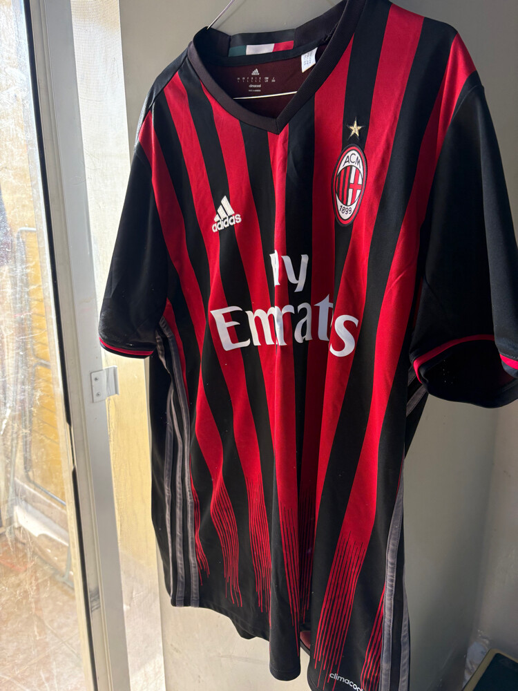 jersey and T-shirt all is original - 4
