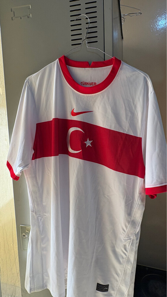 jersey and T-shirt all is original - 17