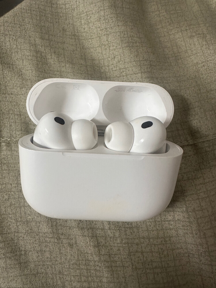 Apple AirPods Pro 3 for Sale - 3