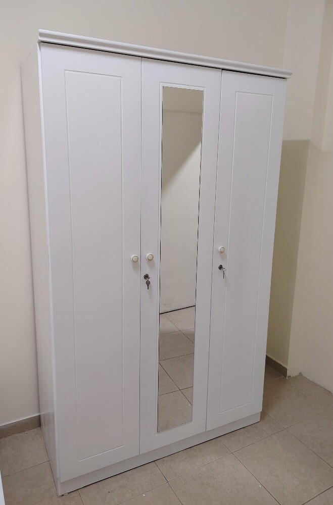 سرير مفرد وخزانة صغيرة للبيع. - 24