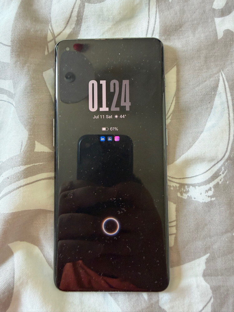 OnePlus 11 5G + 3 free covers - 1