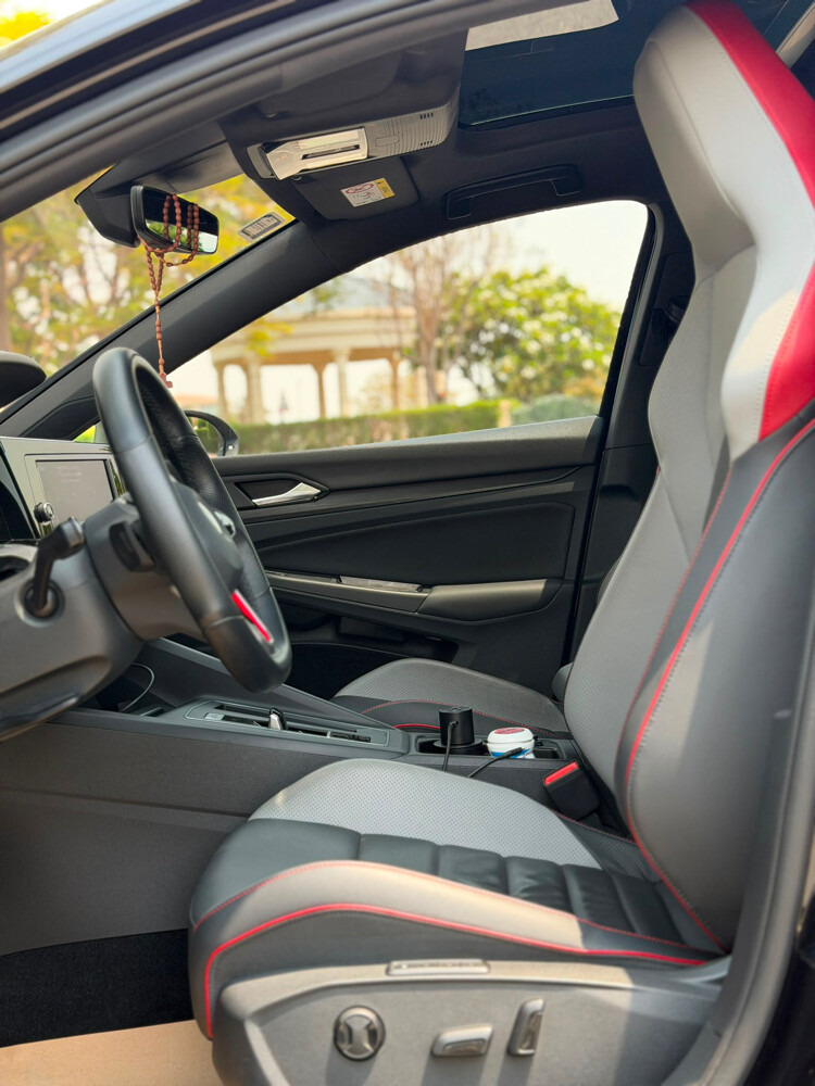 Volkswagen Golf GTI MK8 - 10