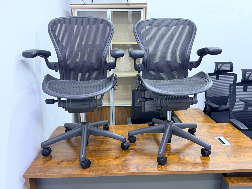 used Herman miler Aaron Chair - 4
