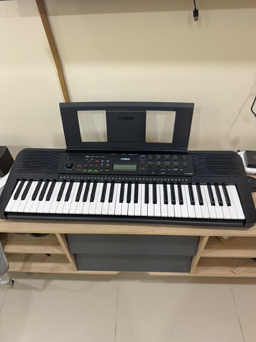 Yamaha PSR-E283 Keyboard  - 2