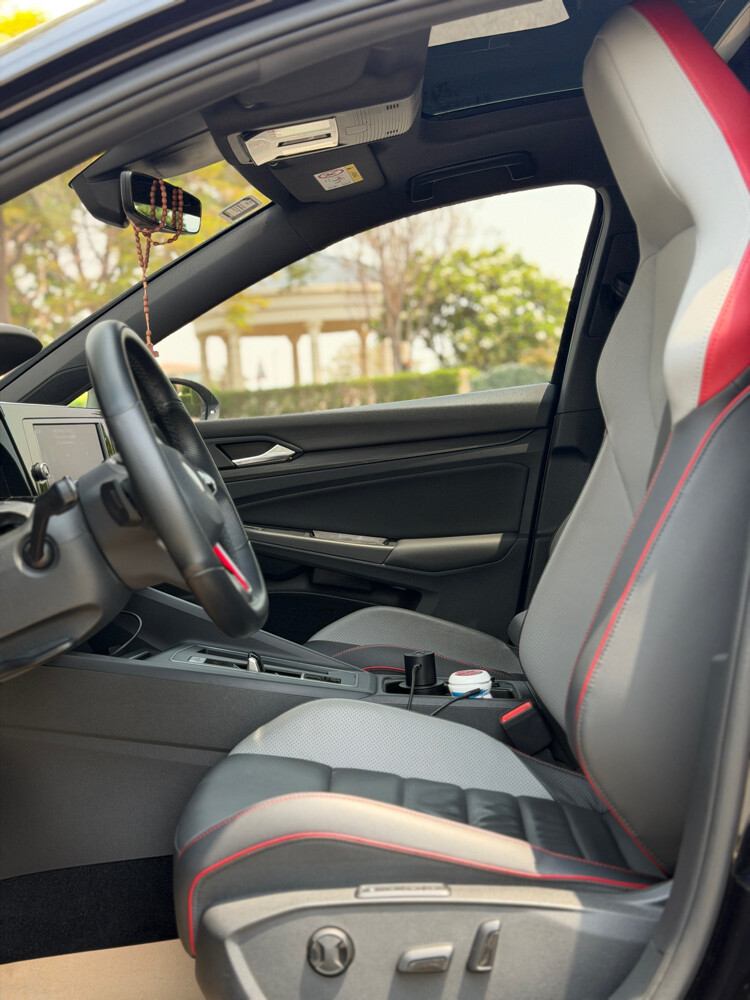 Volkswagen Golf GTI - 10