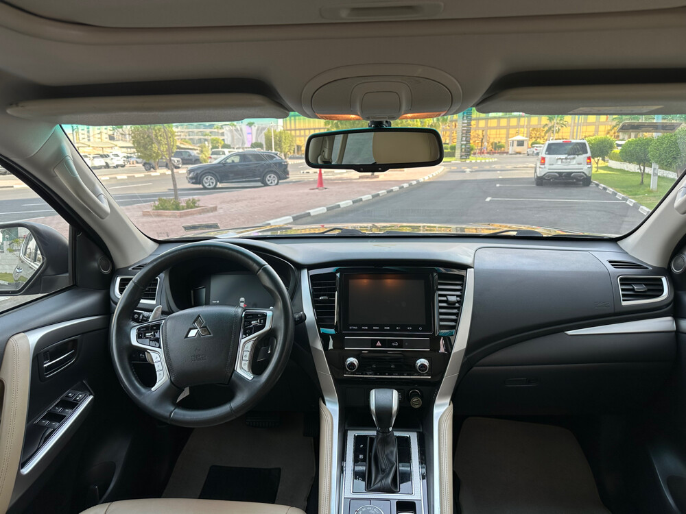 Mitsubishi Montero sport 2020 - 10