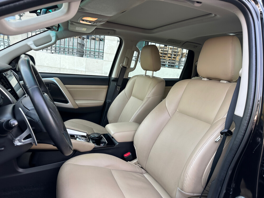 Mitsubishi Montero sport 2020 - 9