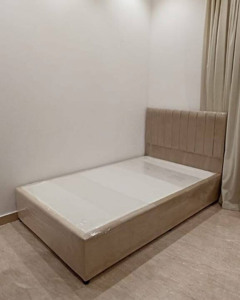 Bed or mattress available - 6