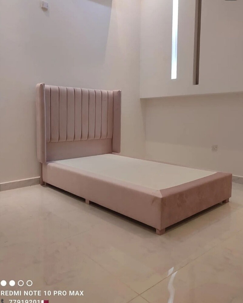 Bed or mattress available - 4