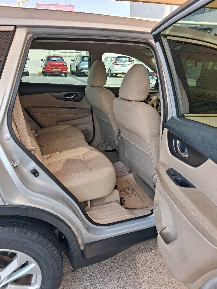 Nissan X-Trail 2015, 4WD, 7Seaters - 12