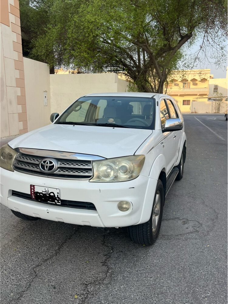 Toyota fortuner 2010 V4 - 2