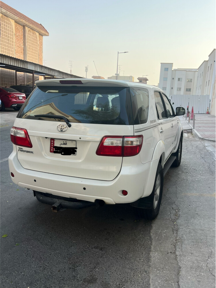 Toyota fortuner 2010 V4 - 1