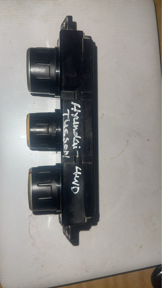 Hyundai tucsan ac switch  - 2