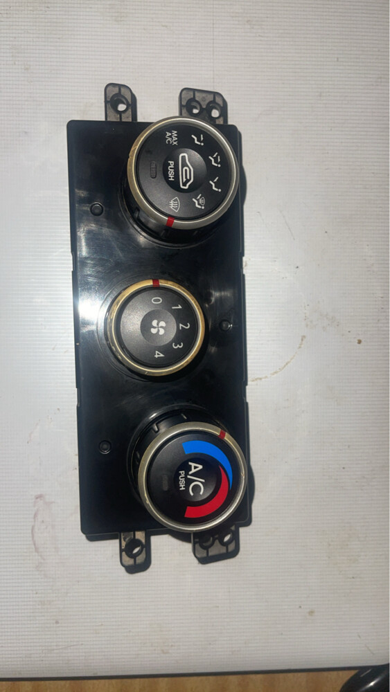 Hyundai tucsan ac switch  - 1