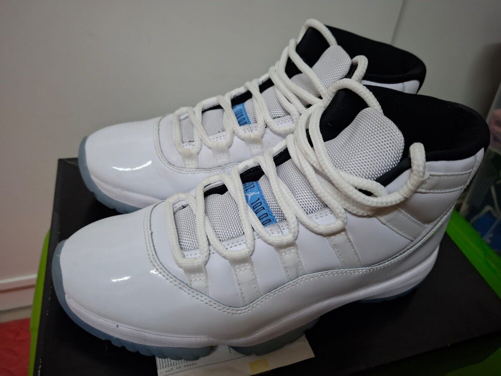 Air Jordan 11 Retro - 2