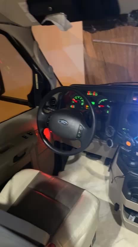 فورد اي 450 للبيع - 10