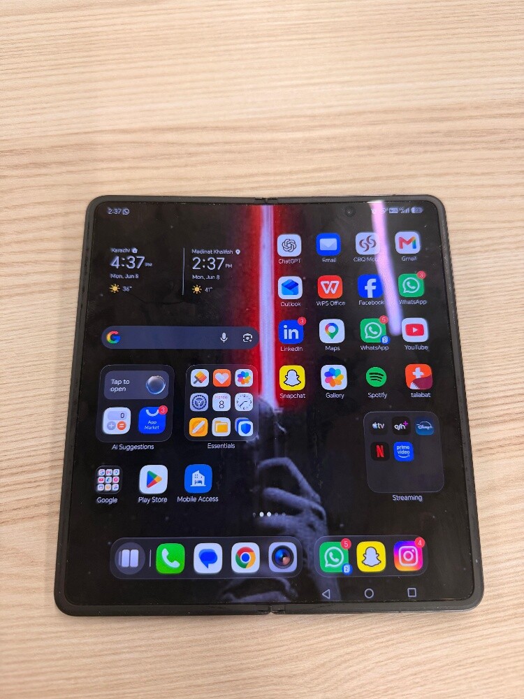 Honor Magic V5 for sale. Bought on 1st April 2026. Immaculate condition. Extremely minor scratch on 1 side. All accessories and box available - 6