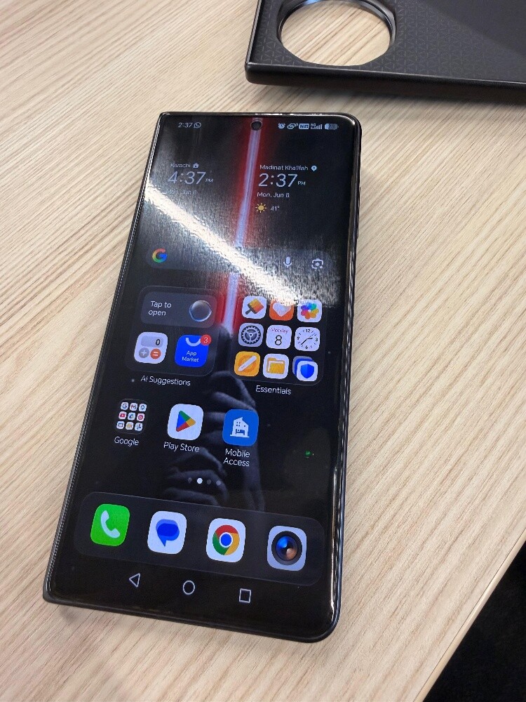 Honor Magic V5 for sale. Bought on 1st April 2026. Immaculate condition. Extremely minor scratch on 1 side. All accessories and box available - 3