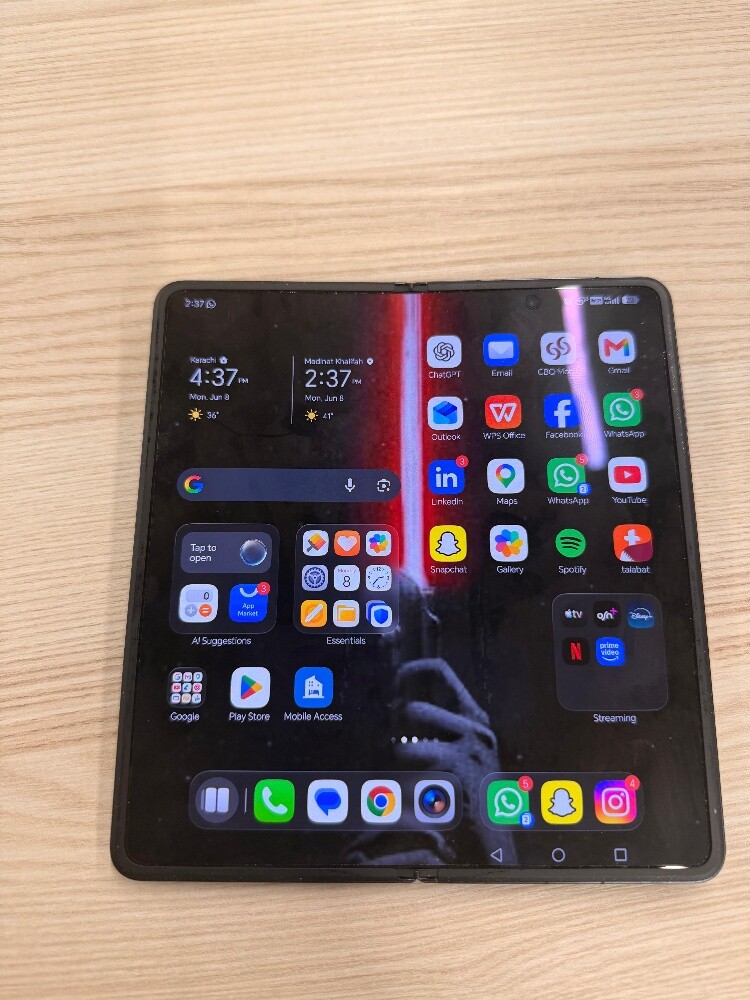 Honor Magic V5 for sale. Bought on 1st April 2026. Immaculate condition. Extremely minor scratch on 1 side. All accessories and box available - 5