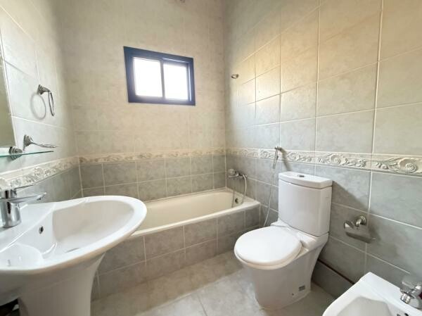 LUXURY 3BR | ABU HAMOUR | POOL& GYM - 14