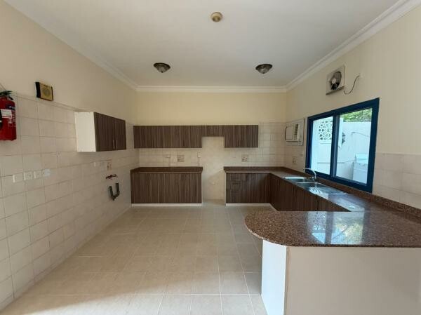 LUXURY 3BR | ABU HAMOUR | POOL& GYM - 11