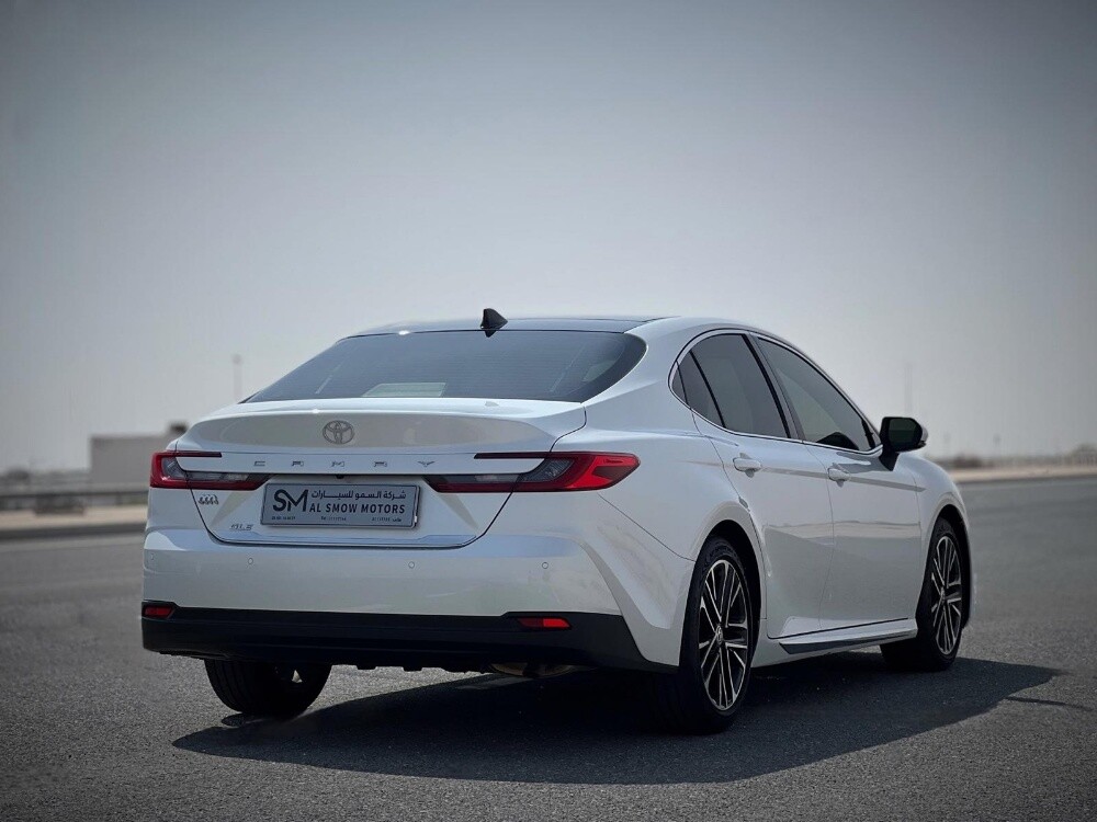 Toyota Camry GLE 2025 - 9