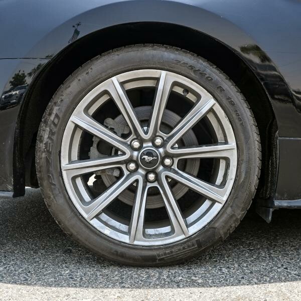 Ford Mustang GT - 5