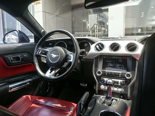 Ford Mustang GT - 8