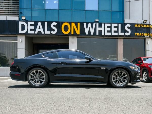 Ford Mustang GT - 4