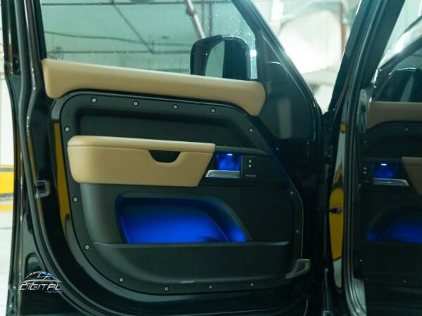 Land Rover Defender 110 X - 9